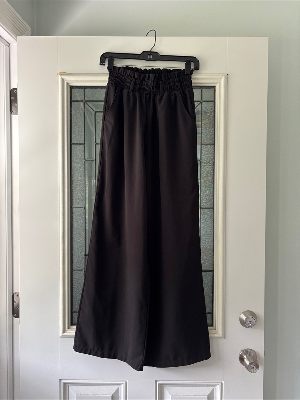 Black Wide-Leg Smocked trouser